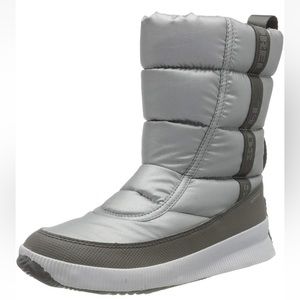 Sorel Out N About Puffy Mid Boots, Silver Snow Boot Women’s Size 8.5